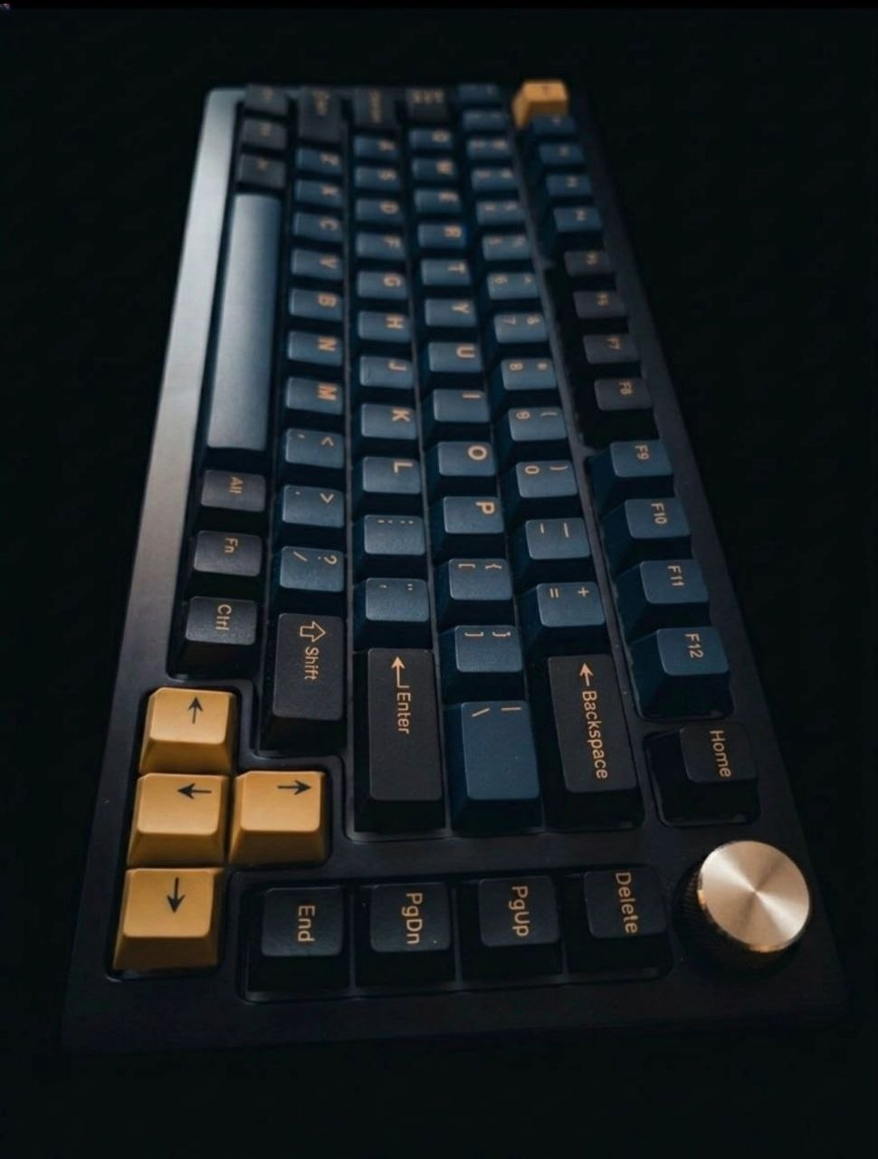 Midnight 75, a custom keyboard built by the KeebsforWater team